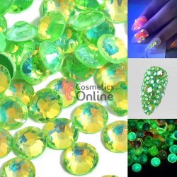 Strasuri din Cristale Fosforescente la intuneric 100 bucati SC276 Green cu Reflexii 2mm